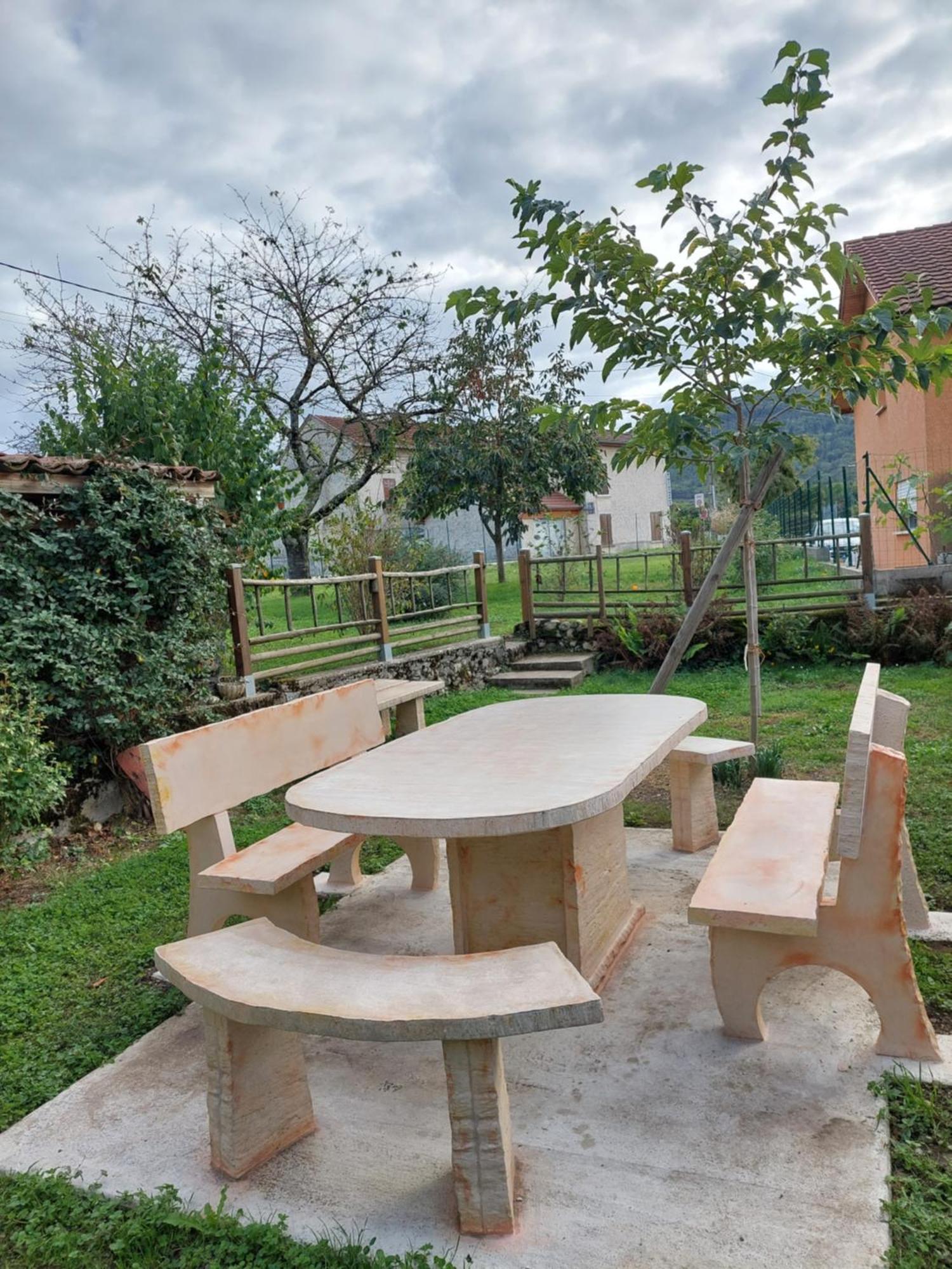 Les Copains D'Abord Villa Beaucroissant Exterior photo